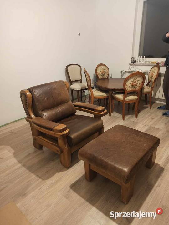Fotel antyk drewno i skóra z podnóżkiem do Mostki