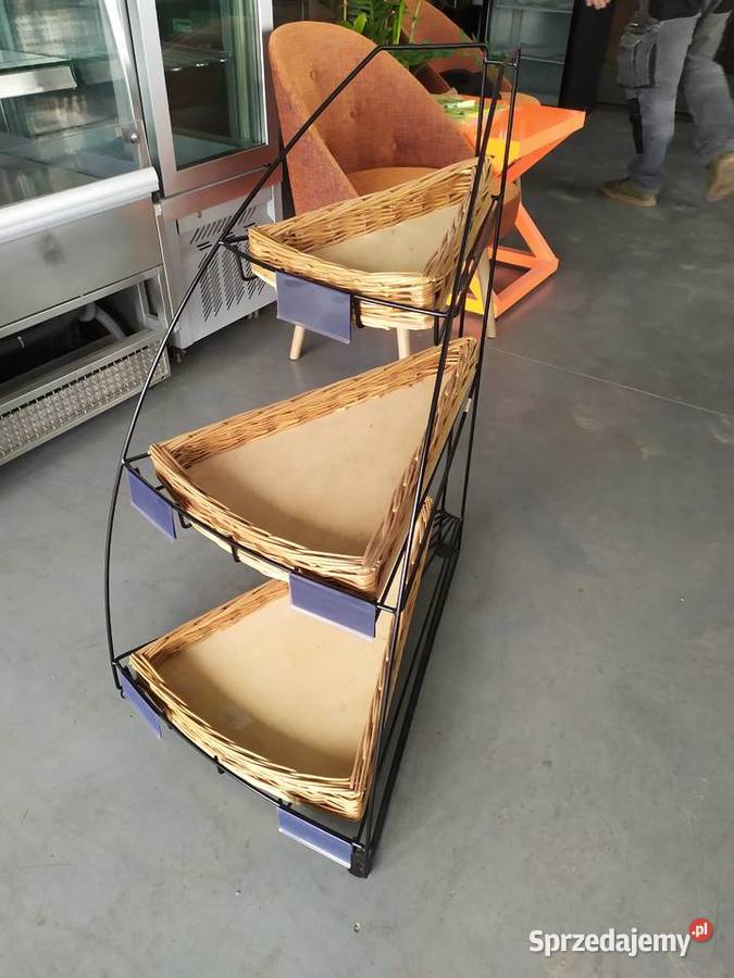 STOJAK EKSPOZYCYJNY Z WIKLINOWYMI TACAMI Kazuń Polski