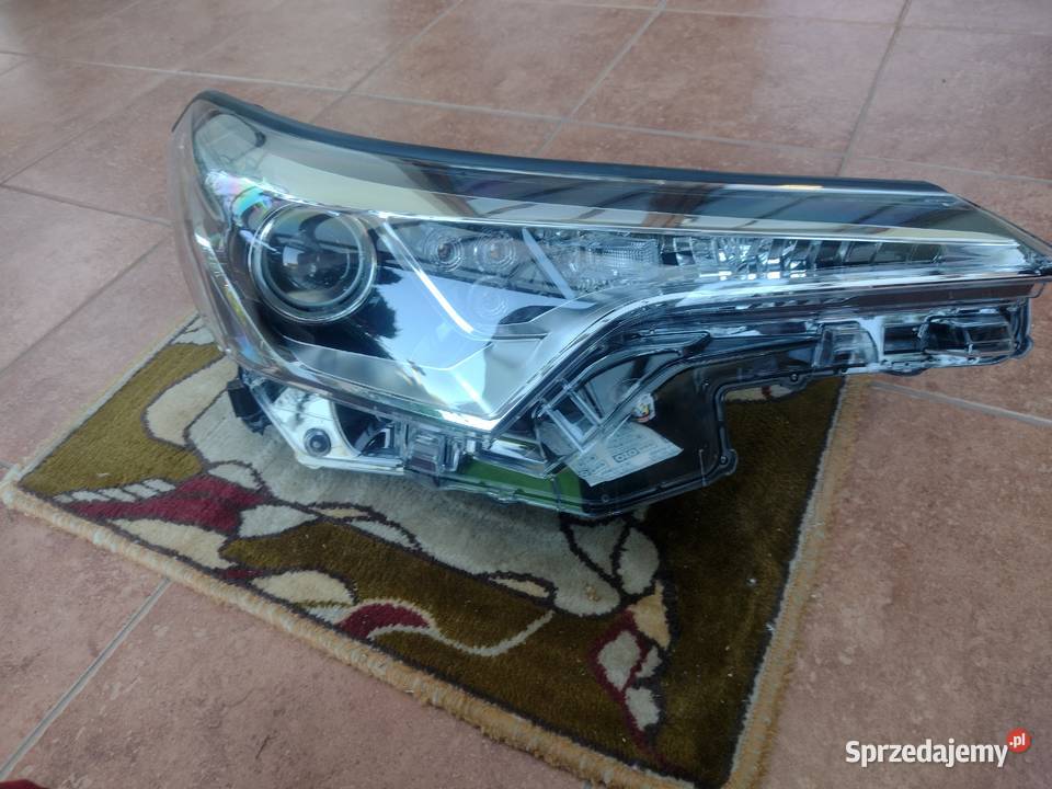 Lampa przednia chr LED Toyota OE 81110F403100 Prawe Oświetlenie Białystok
