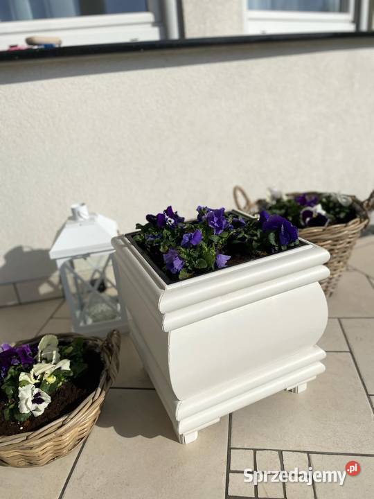 Elegancka doniczkadonica z drewna olchowego Kielce