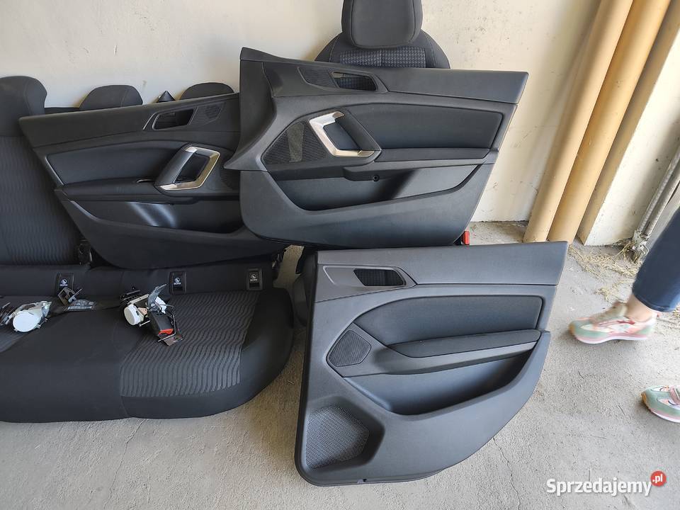 Siedzenia komplet boczki Peugeot 308 2019 Turek sprzedam