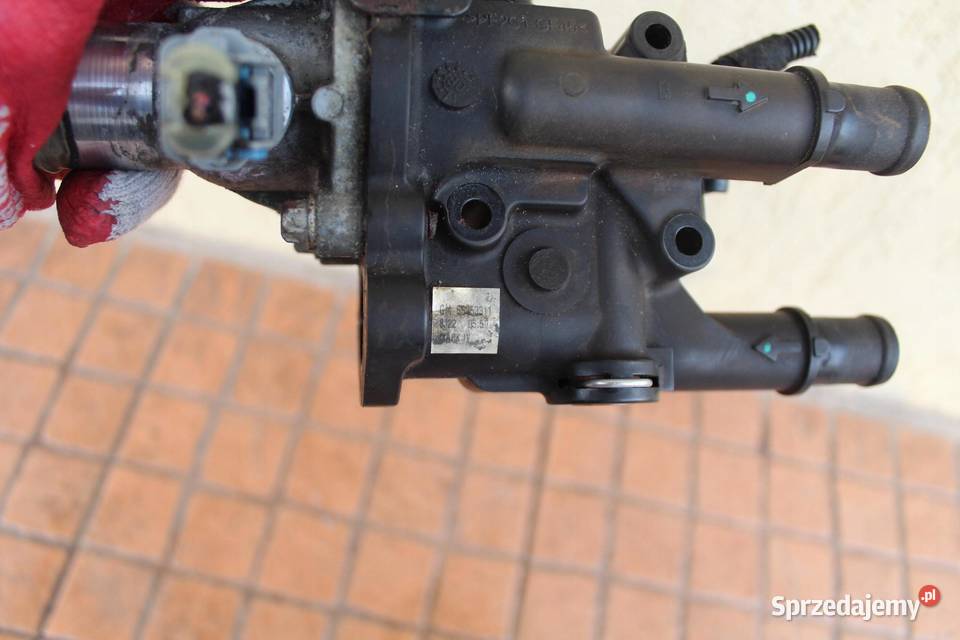 OBUDOWA TERMOSTATU OPEL ASTRA H 16 55353311