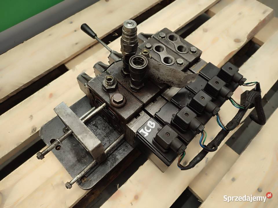 Rozdzielacz hydrauliczny 157H3889 MATBRO TS 260 Wilkowo