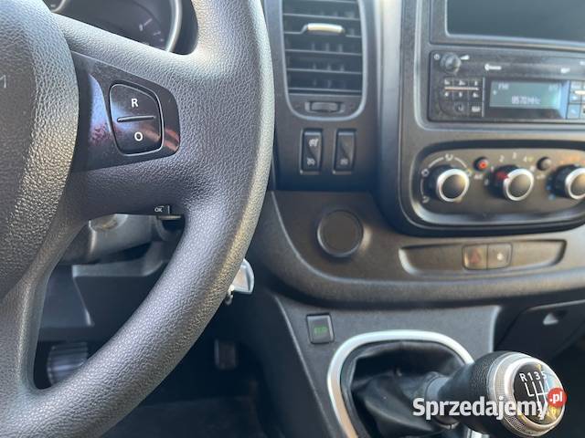 sprzedam samochód dostawczy renault trafic L2H1