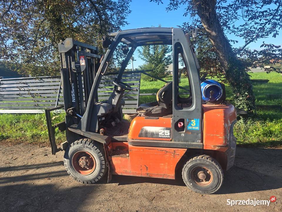 Wozek widłowy Nissan FG25 duplex przesuw Nissan Chełmno