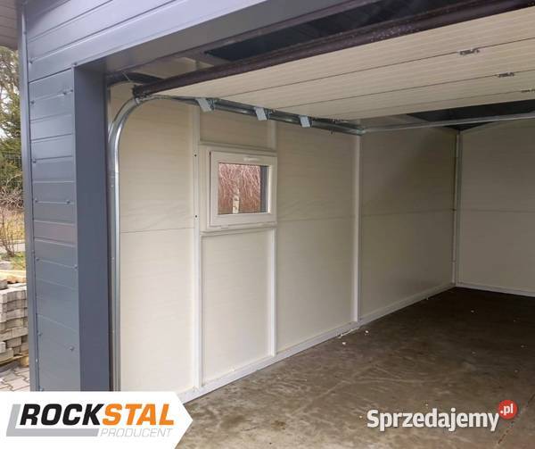 Garaż ocieplany z płyty warstwowej blaszak wiata