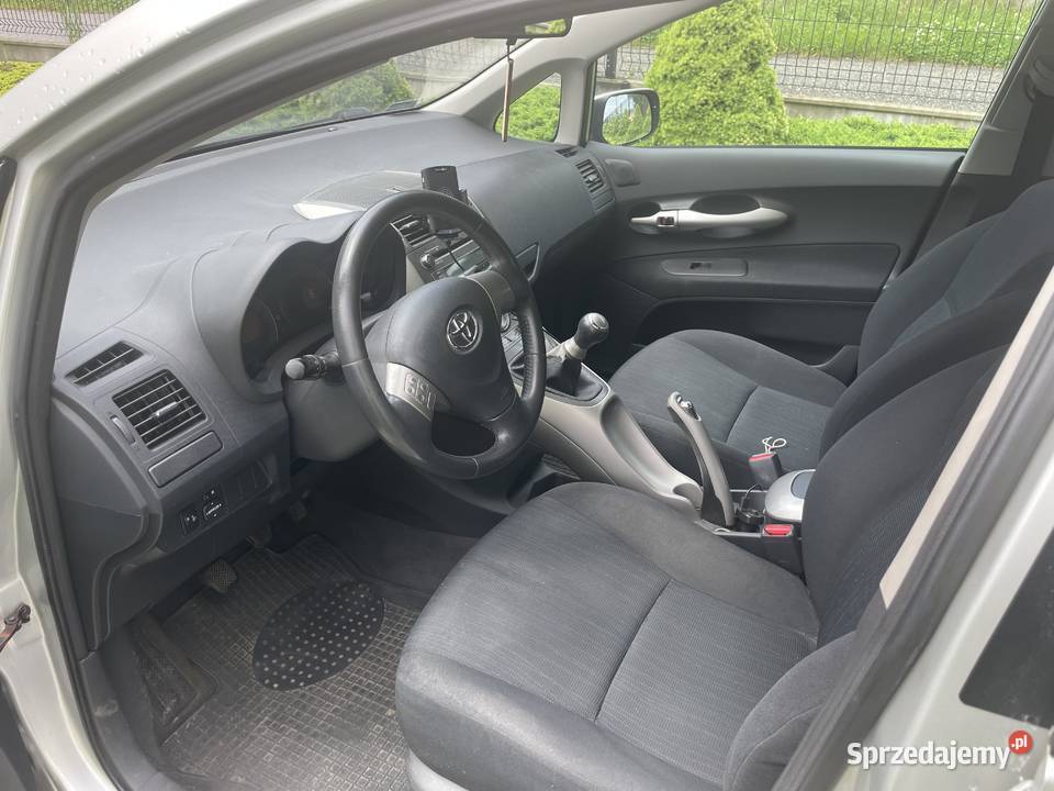 Toyota Auris I 16 124 2008 Garażowany 1598cm3 Kraków