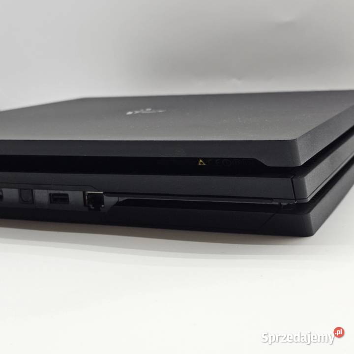 4 PRO 1TB pad i FIFA 22 konsola