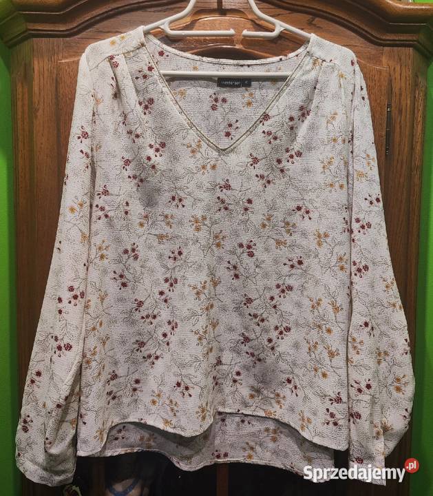 Biała bluzeczka z motywem drobnych kwiatków 40