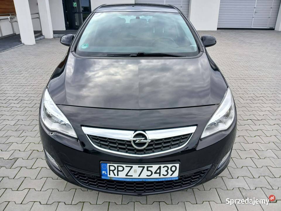 Opel Astra J 2010 16 benzyna 115 200 Grzane 1600cm3 Przeworsk sprzedam