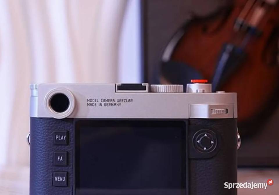 Srebrny model aparatu Leica Zielona Góra