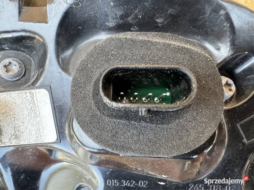 Lampa w klapę tesla 3 III Y prawa rh 150208900C Międzychód