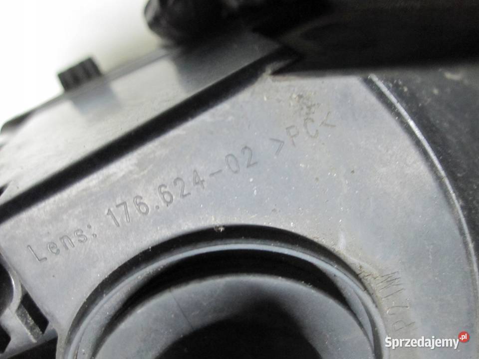 VW PASSAT B7 13r halogen prawy przód 17662402