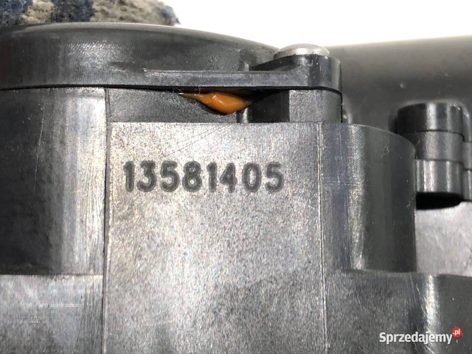 ZAMEK KLAPY TYŁ OPEL INSIGNIA A Kombi 13581405