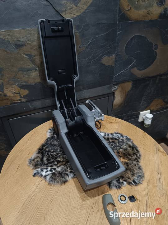 Podłokietnik schowek Mercedes w124 Mercedes c124 zachodniopomorskie Biały Bór sprzedam