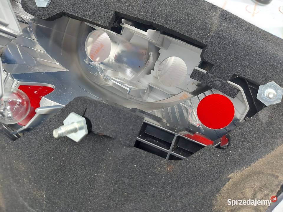 VOLVO C30 12r lampa lewa tył 31213913 Kielce