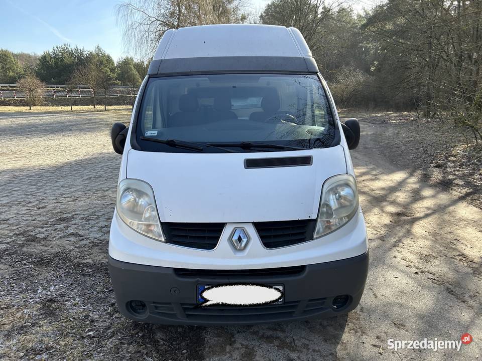 Zamiana na osobowe dostawcze Renault Trafic L2H2 Rok produkcji 2011 Poznań