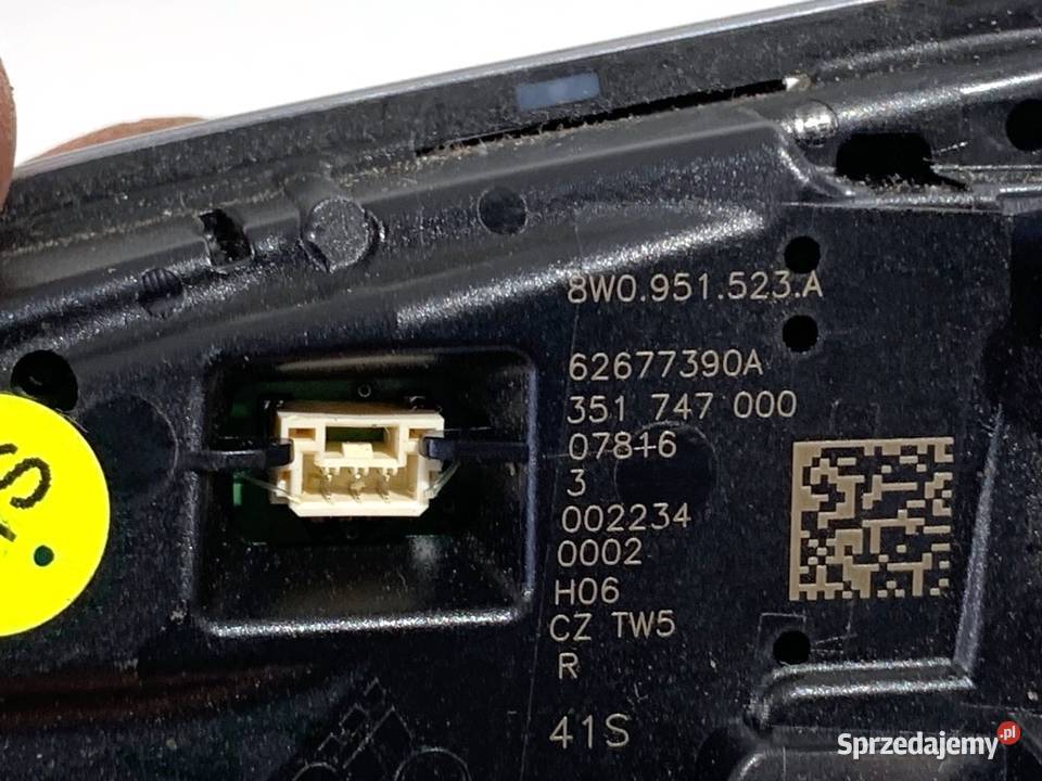 PRZEŁĄCZNIKI KIEROWNICY AUDI A4 B9 8W0951523A Panele sterowania, przełączniki