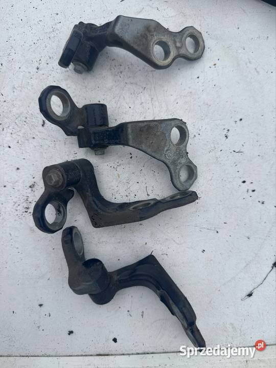 Zawiasy drzwi Ford Focus Mk2 osobowe Zawiasy, bolce i prowadnice sprzedam