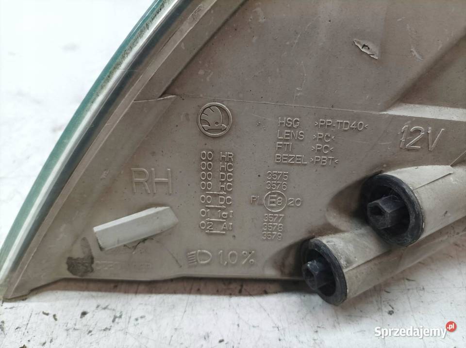 LAMPA PRZÓD PRAWA SOCZEWKA EUROPA Skoda Octavia Lampy przednie Części samochodowe sprzedam