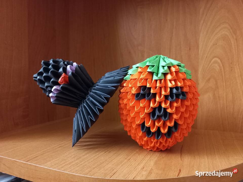 Dynia na Halloween z czapką czarownicy dekoracja