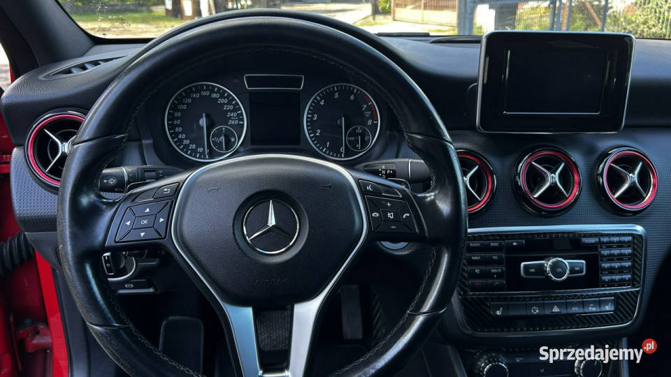 Mercedes A 200 2015 Benzyna Czerwony Kubełkowe Gdynia