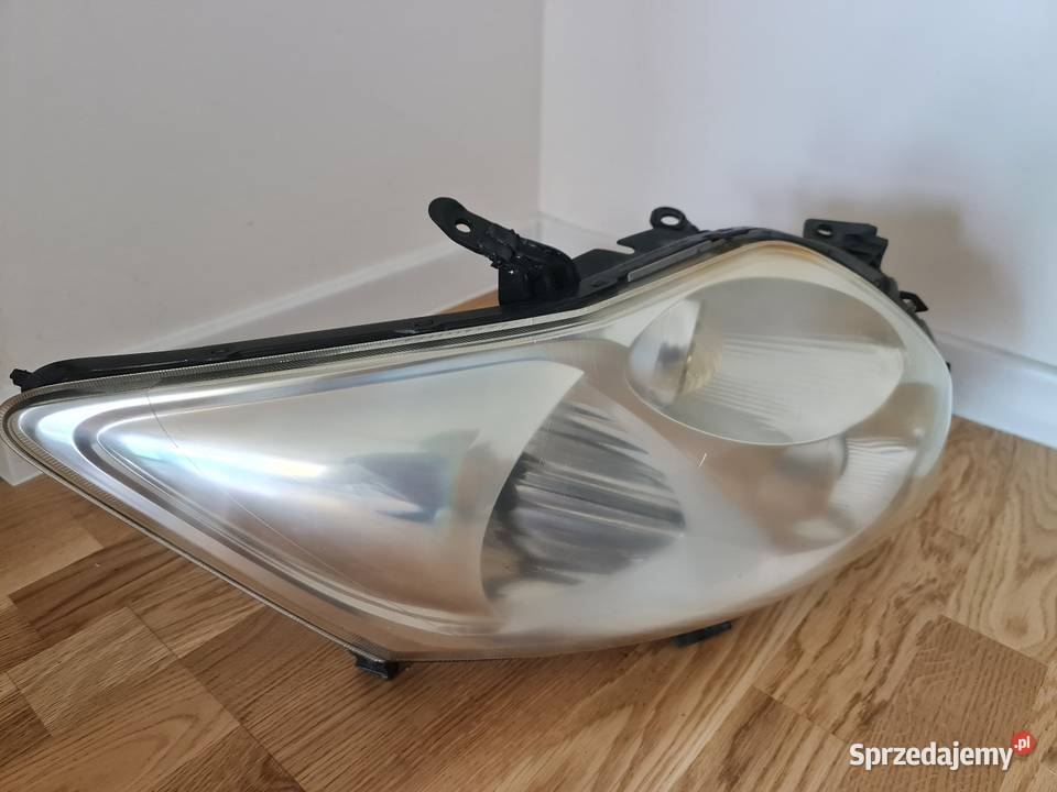 Lampa prawa Toyota Auris