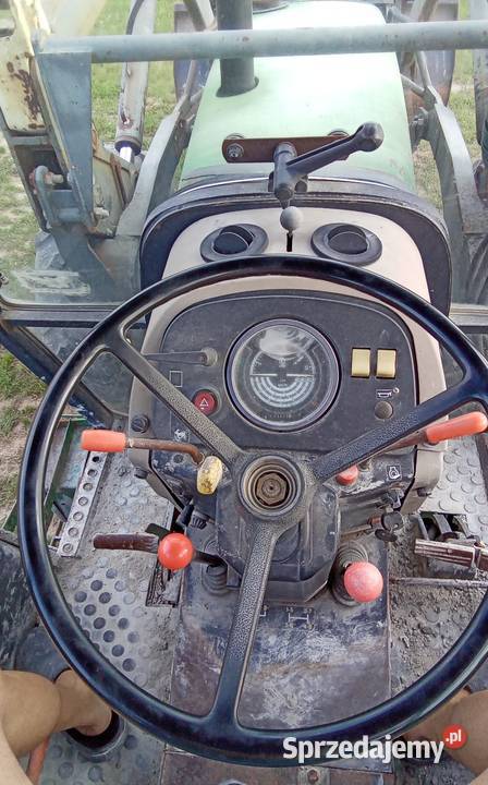 Sprzedam John Deere 2450 4x4 z ładowaczem Zaczep dolny Wiaderno sprzedam