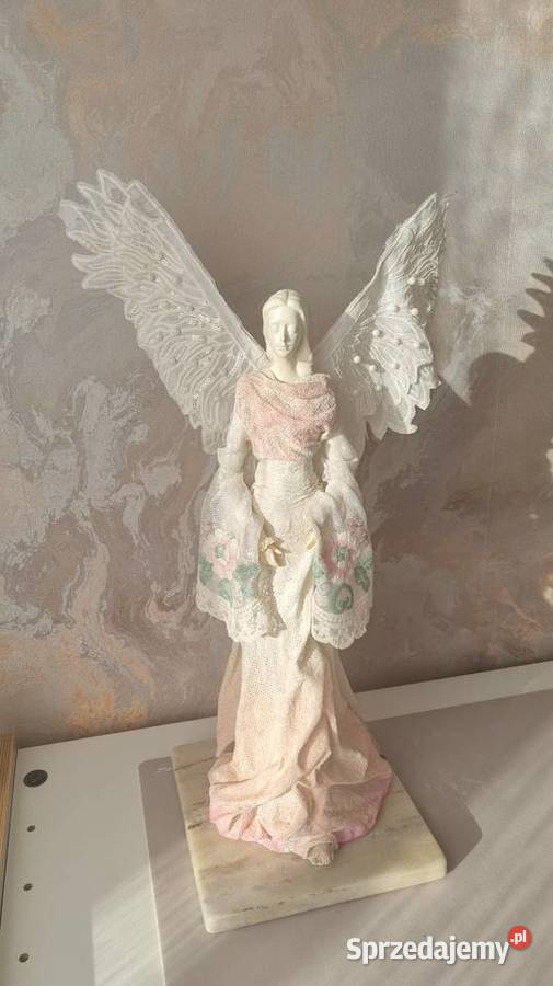 Delikatny Anioł w kolorach ecru i różu z Zamość