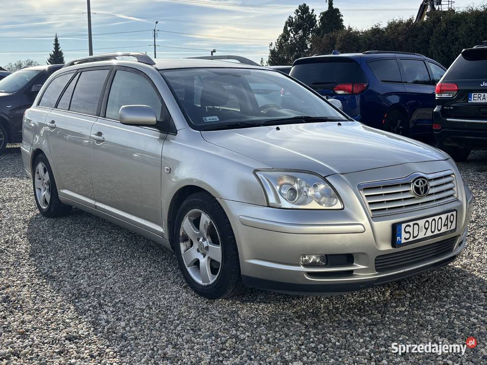 Toyota Avensis srebrny
