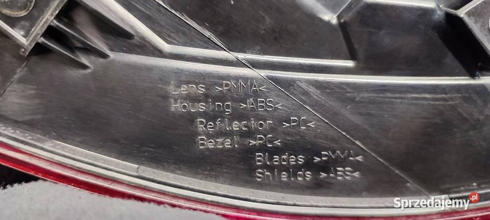 CUPRA FORMENTOR LAMPA PRAWY TYŁ 5FF945208