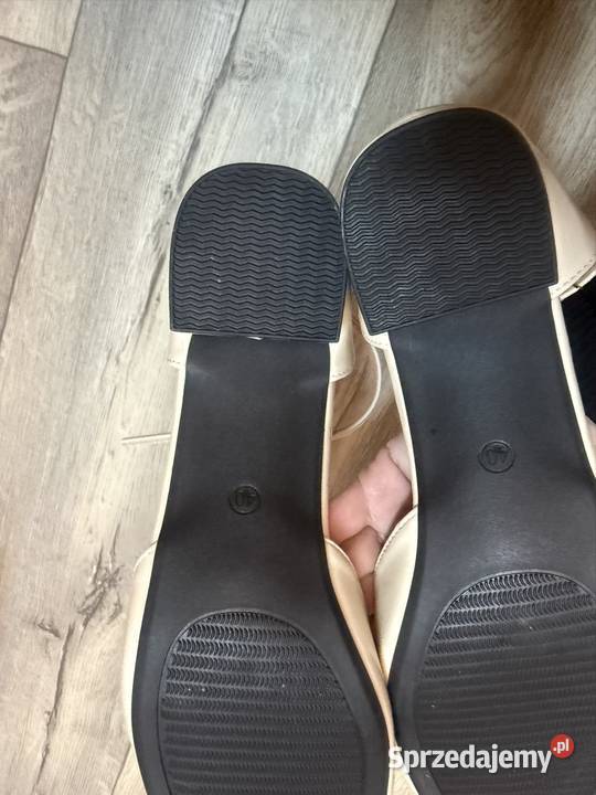 40 Beżowe czółenka wieczorowe z zapięciem Nowe Czółenka małopolskie Kraków sprzedam