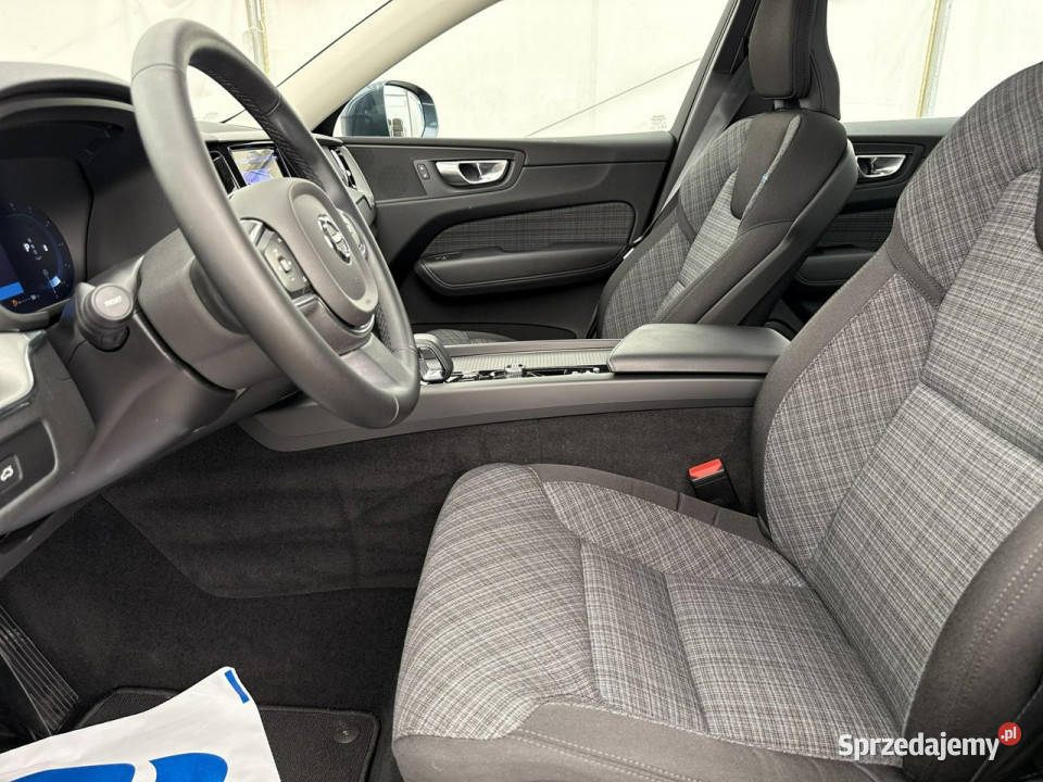 Volvo XC 60 20 B4 19714 AWD197 Core Salon Warszawa