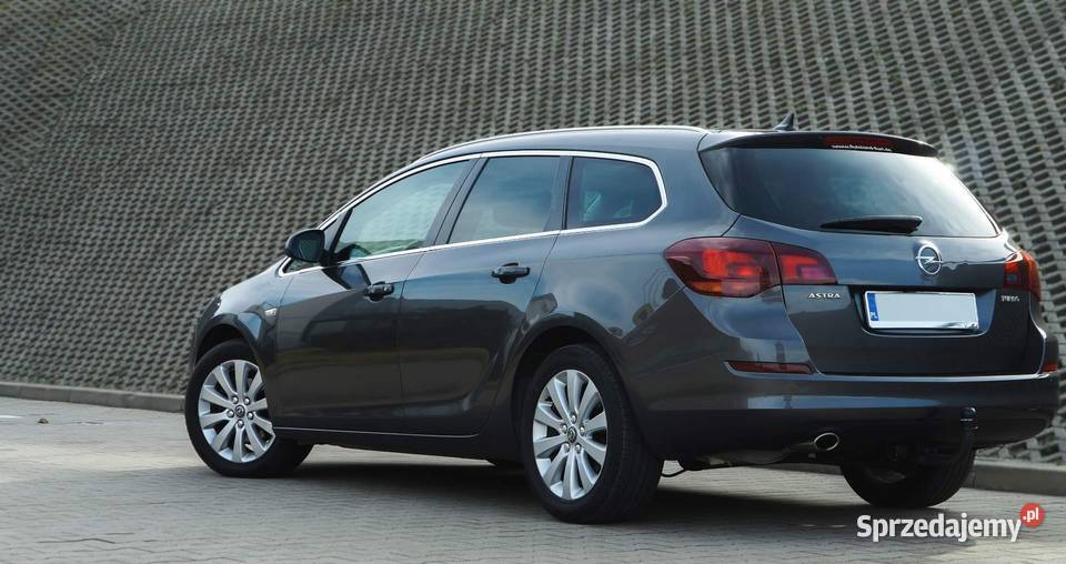 Piękny Opel Astra J Sports Tourer Turbo hak Opel