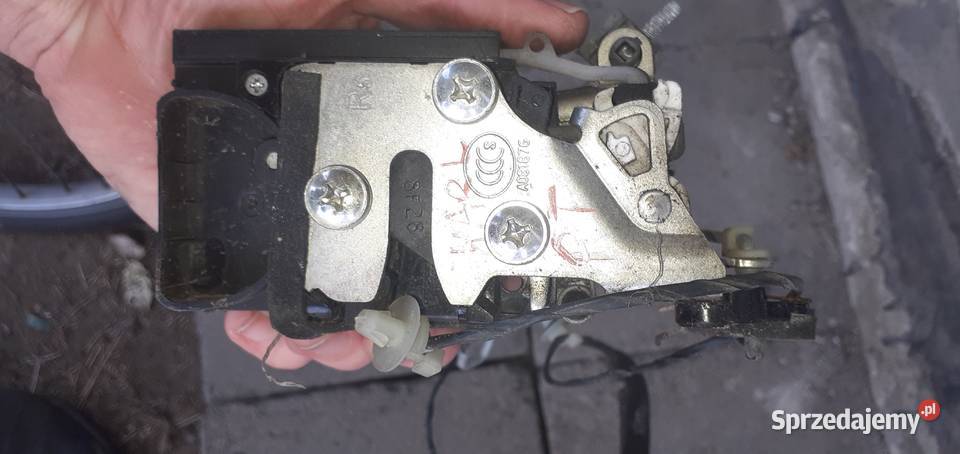 HYUNDAI i10 zamek prawy tył