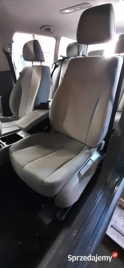 Fotele kanapa skóra jasno szara kombi passat B6 Rok produkcji 2011 Nisko