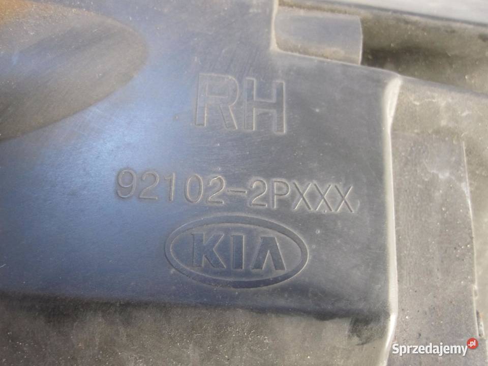 KIA SORENTO II 4x4 10r lampa prawy przód