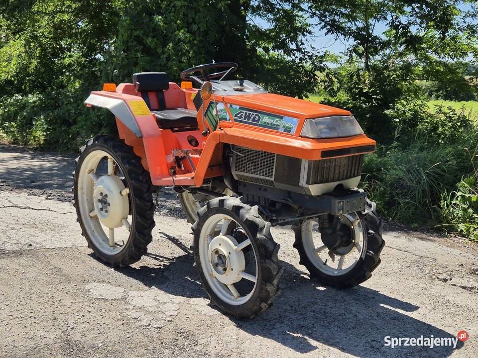 Traktorek traktor KUBOTA XB1 12 44 z Małuszyn