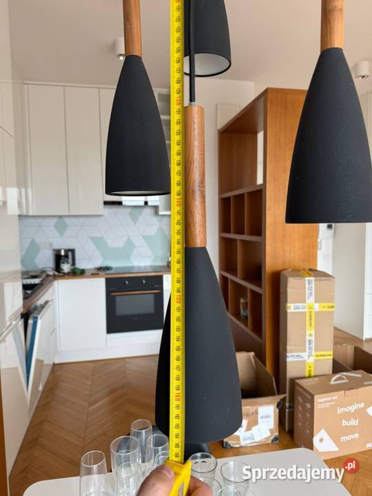 Stylowa lampa wisząca w czarnym kolorze idealna Krzynowłoga Mała