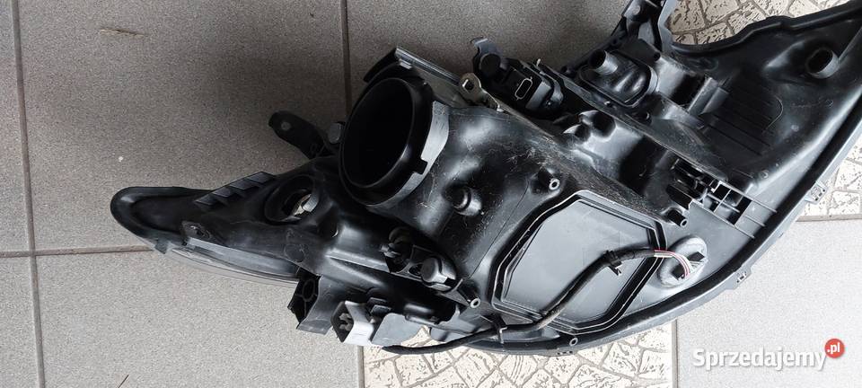 8115002e20 Toyota Auris lampa lewa 2013 2015 LED Byków