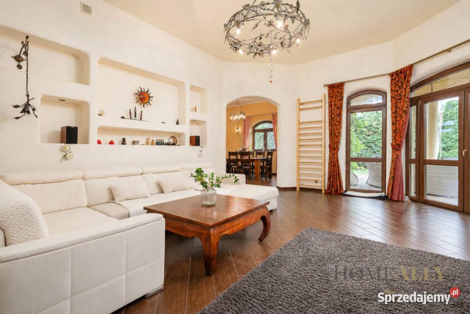 sprzedaży domu wolnostojącego 430m2 Szeligi 430m2