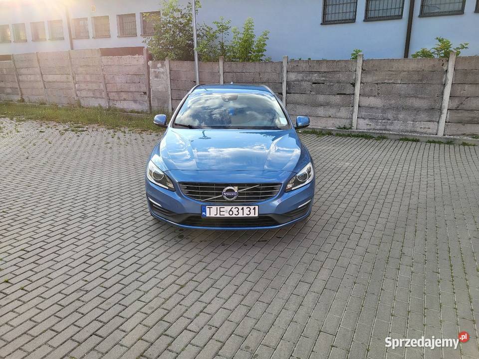 VOLVO V60 D2 MOMENTUM lakier metallic Jędrzejów