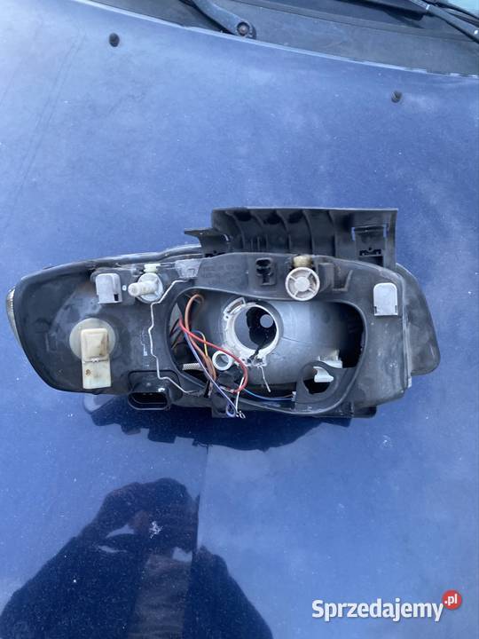 Lampa przednia lewa Toyota Corolla E12 0104 r Lampy przednie łódzkie sprzedam