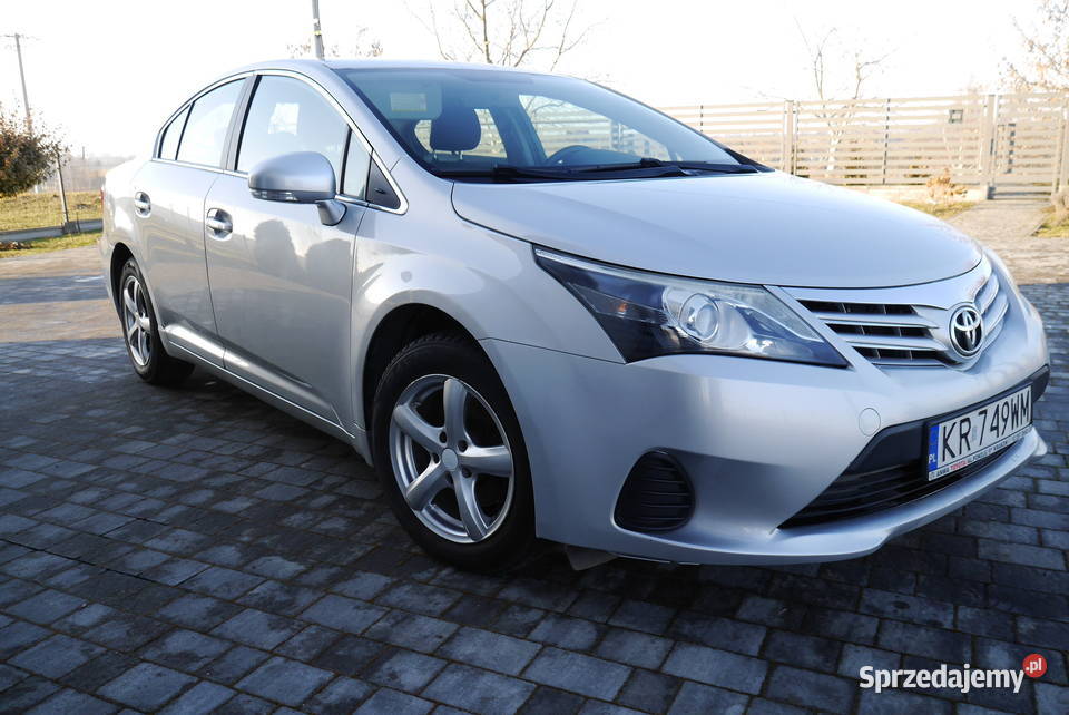 Toyota Avensis 2012 16 benzyna Polski salon
