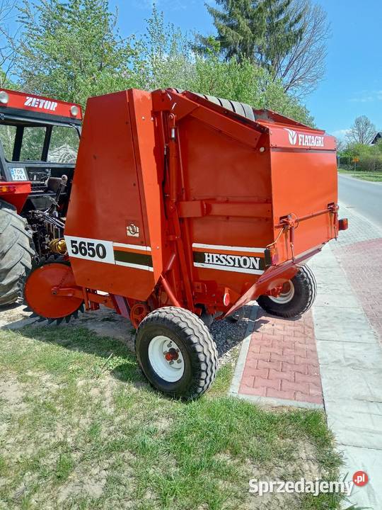 Prasa rolującą FIATAGRI Hesston 5650 John Deere Piórków