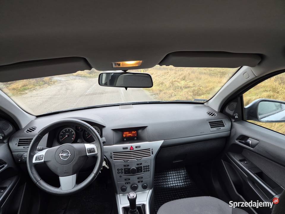 Opel Astra 14 2010 ECOTEC 5Dzwiowy Salon nieuszkodzony dolnośląskie Legnica