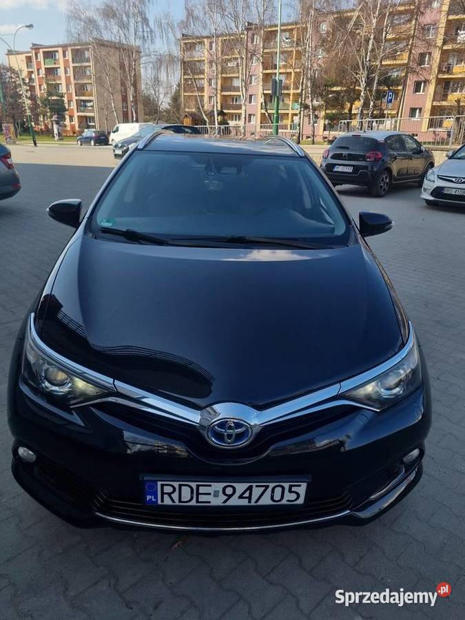 Toyota Auris kombiNowy Gaz 18 hybrid LPGnowe światła LED Dębica sprzedam
