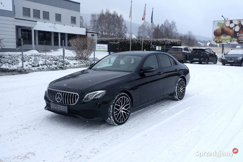 Mercedes E220D 195 4Matic Salon Niski przebieg 2 łopatki zmiany biegów
