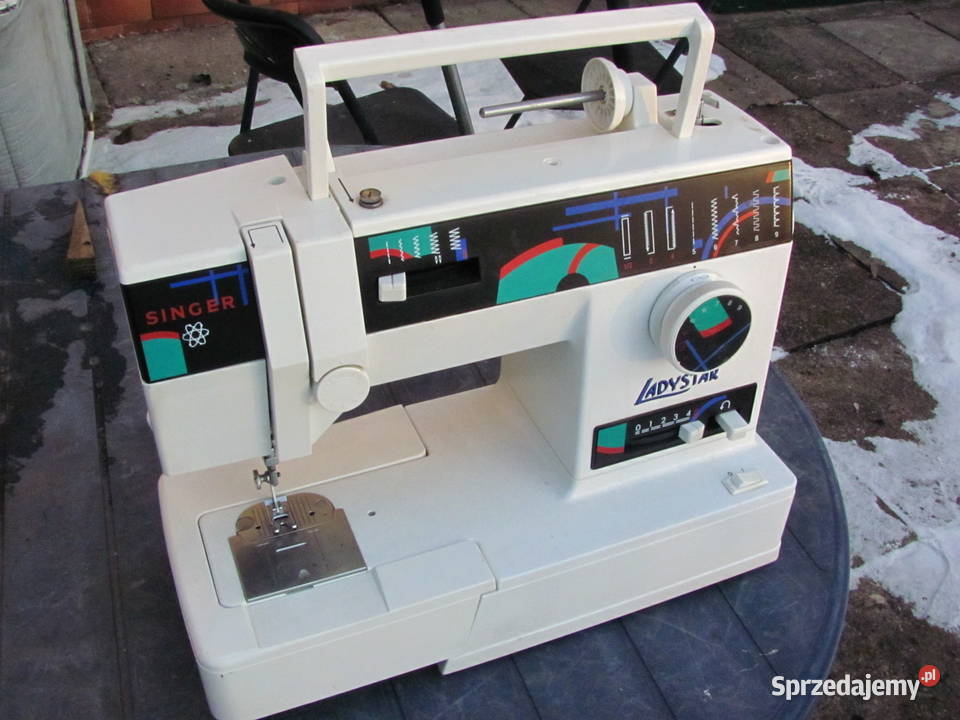 Wieloczynnościowa maszyna do szycia Singer Łódź