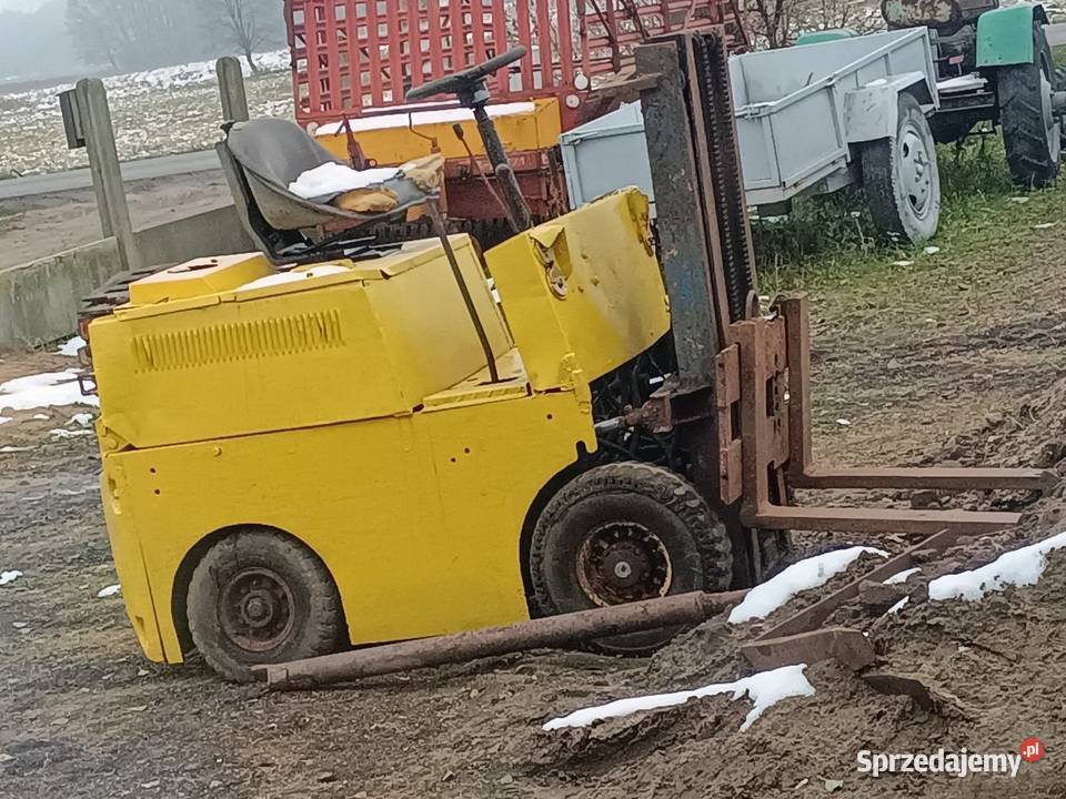 Wózek widłowy rak suchedniów silnik ursus C 330 łódzkie Pajęczno